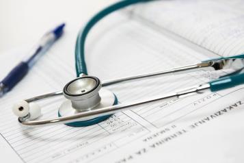 Encarecen servicios médicos ante falta de regulación