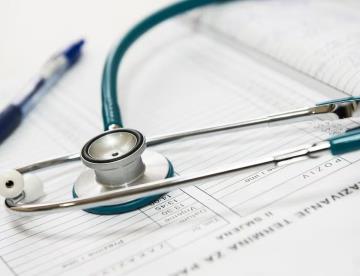 Encarecen servicios médicos ante falta de regulación
