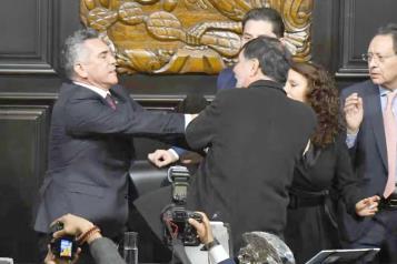 Termina &uacute;ltima sesi&oacute;n del Senado con pelea entre Noro&ntilde;a y Alito