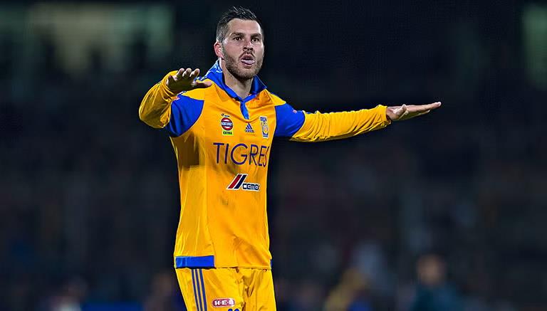 Olvida Gignac anotar con bal&oacute;n en movimiento