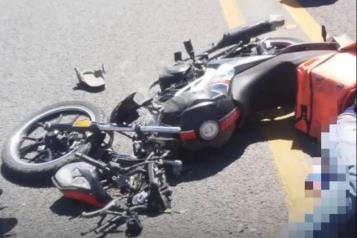 Pierde la vida repartidor tras impactarse contra tráiler