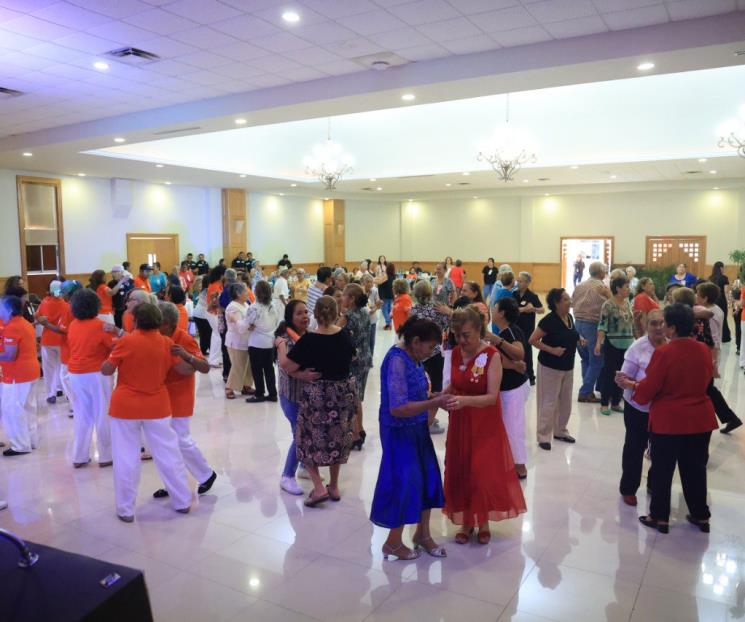 Festeja DIF NL a los adultos mayores Festeja DIF NL a los adultos mayores