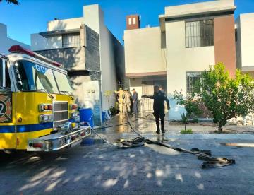 Salva policía a familia de incendio