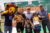 Entregan en Ju&aacute;rez escrituras a 38 familias