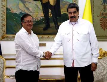 Despliega Gustavo Petro 25 mil efectivos en frontera con Venezuela