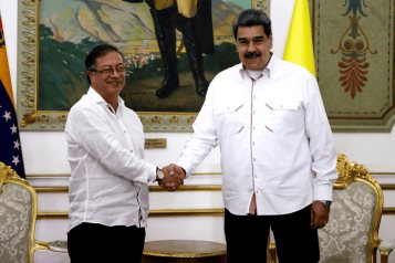 Despliega Gustavo Petro 25 mil efectivos en frontera con Venezuela