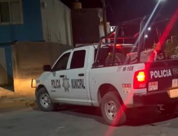 Atacan a balazos a sujeto frente a tienda