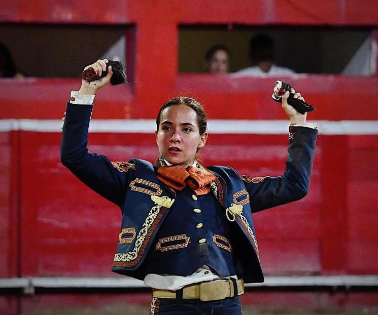 Cortan orejas en aniversario de la  Monumental Monterrey
