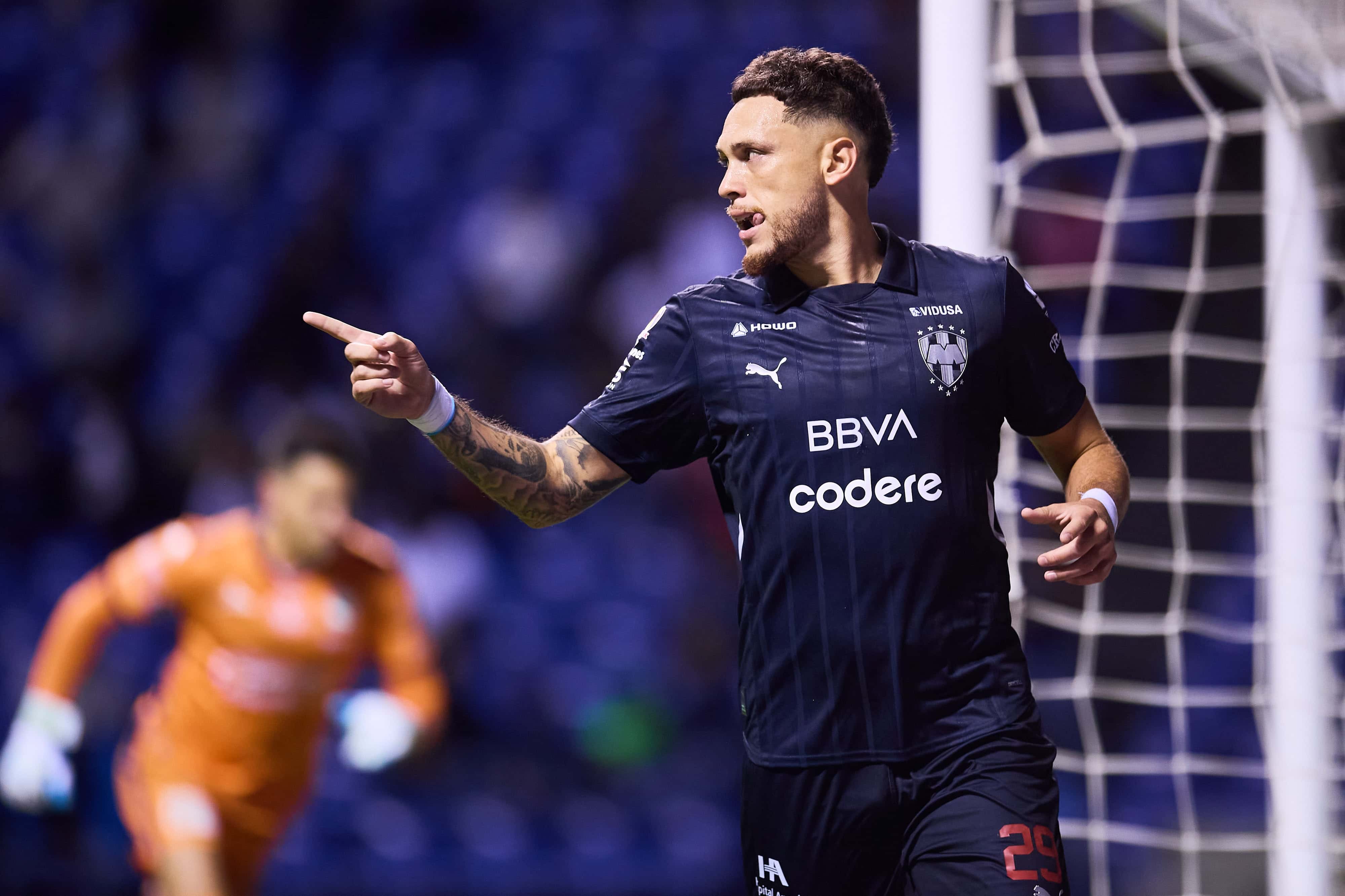 Lucas Ocampos anota.