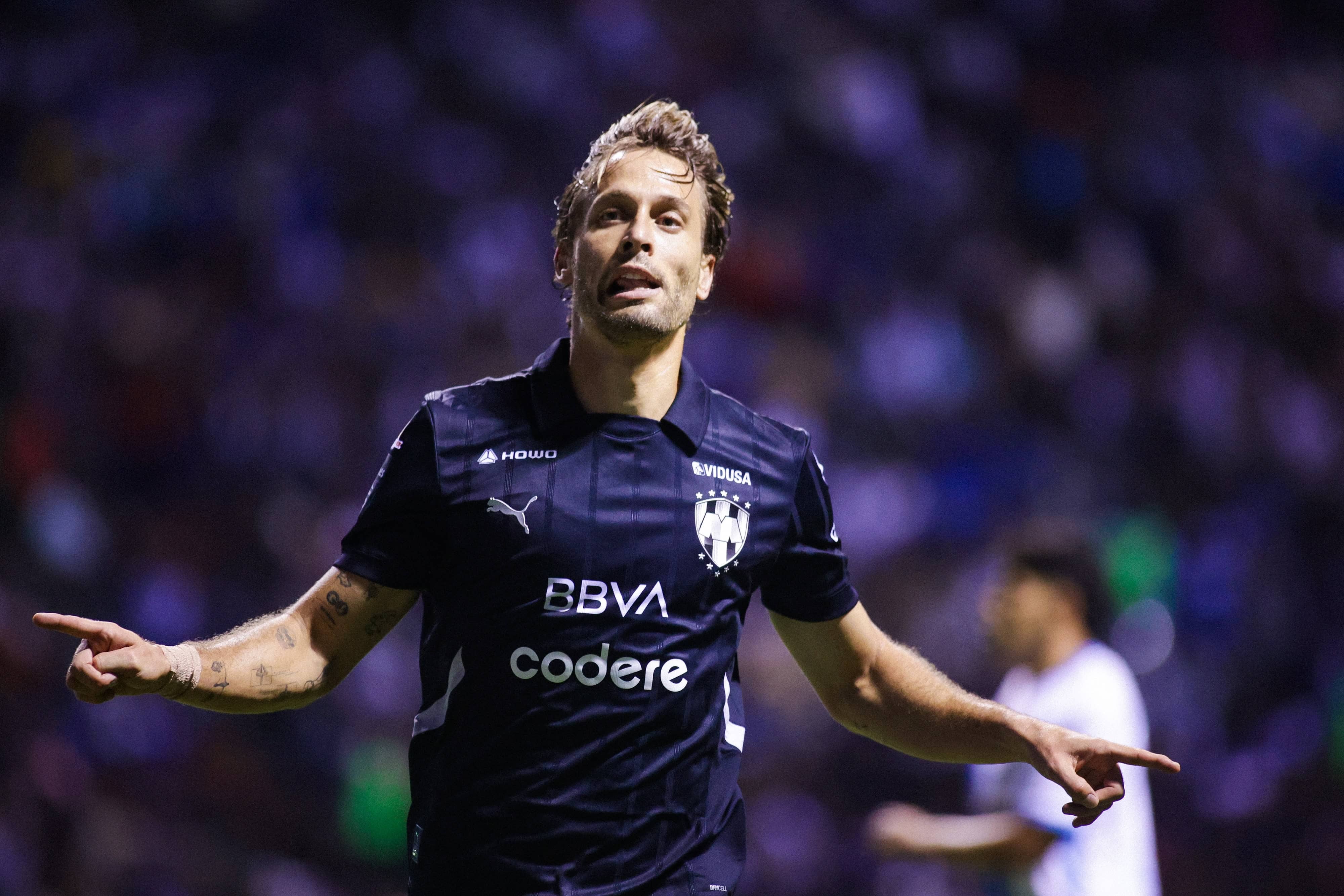 Sergio Canales anota hat-trick.
