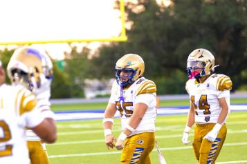 Auténticos sufren paliza