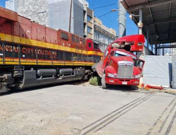 Choca tren contra tráiler