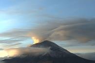 Captan objetos alrededor del volcán Popocatépetl