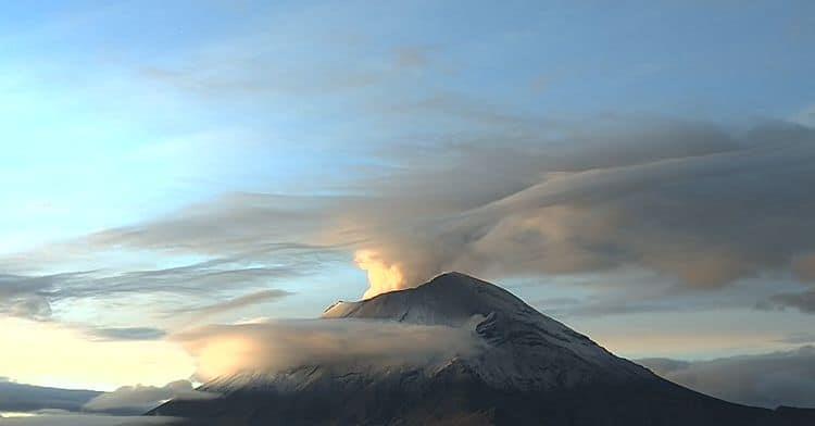 Captan objetos alrededor del volcán Popocatépetl Captan objetos alrededor del volcán Popocatépetl