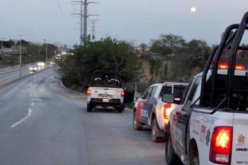 Salta de auto en marcha mujer policía con su bebé