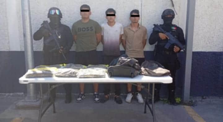 Caen tres con droga y arma larga, uno era buscado por homicidio