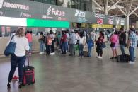 Luce llena central camionera con el fin de las vacaciones