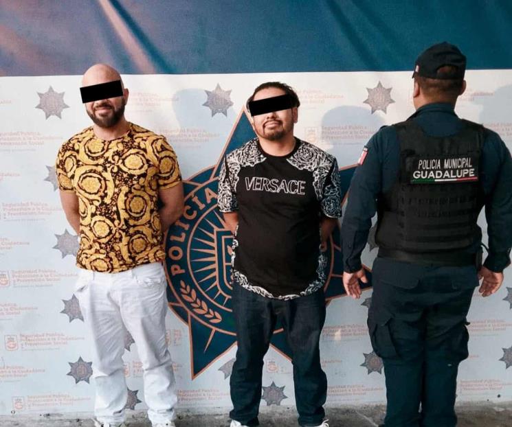 Navajean a joven; los detienen