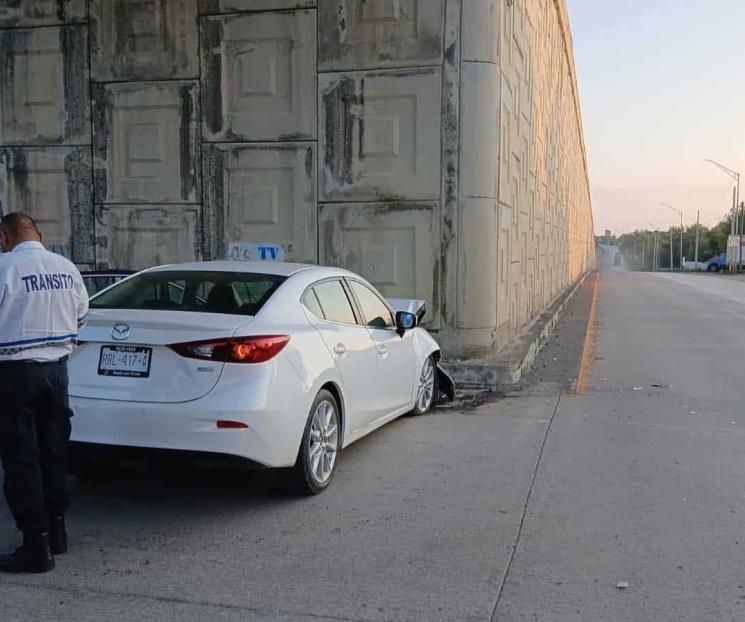 Estrella auto en puente en Allende Estrella auto en puente en Allende
