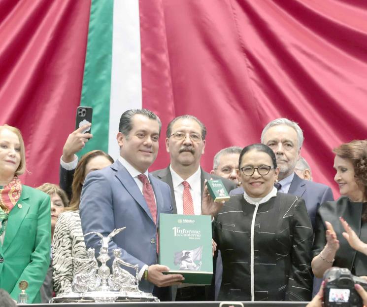 Entregan en San Lázaro Primer Informe de Gobierno
