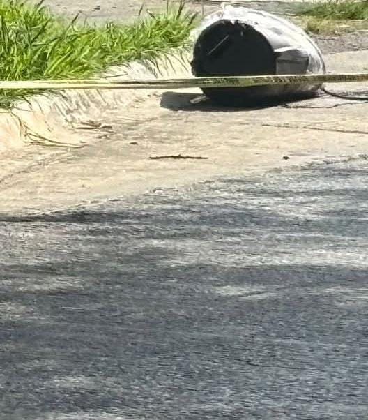 El cuerpo de un hombre maniatada y emplayada, dentro de un bote de plástico para la basura, fue encontrado ayer al sur del municipio de Monterrey.