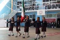 Estudiantes llegan a las aulas entre lluvia, alegr&iacute;a y m&uacute;sica