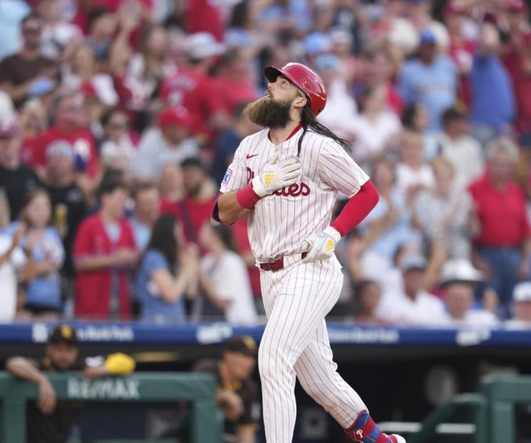 Filis propina rev&eacute;s a Milwaukee