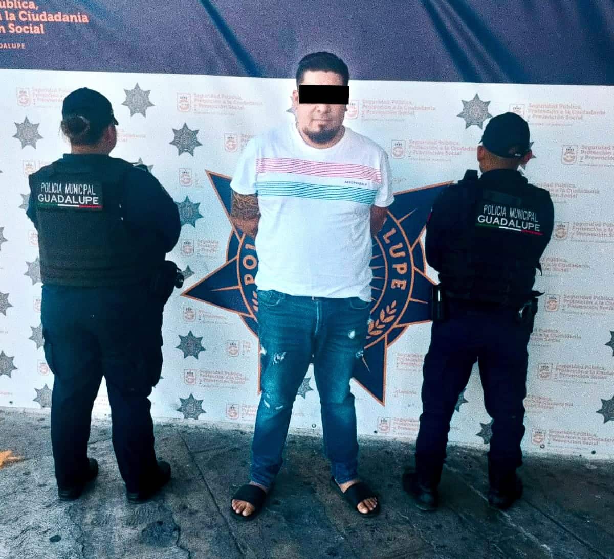 Luego de amenazar y someter al guardia de seguridad de una tienda de autoservicio, un hombre fue detenido por elementos de la Policía de Guadalupe, en la Colonia Santa Cruz.