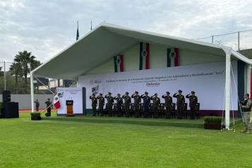 Ascienden y reclasifican a mil 760 militares