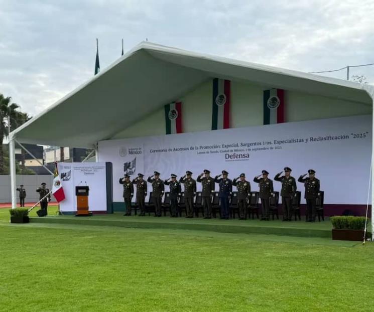 Ascienden y reclasifican a mil 760 militares