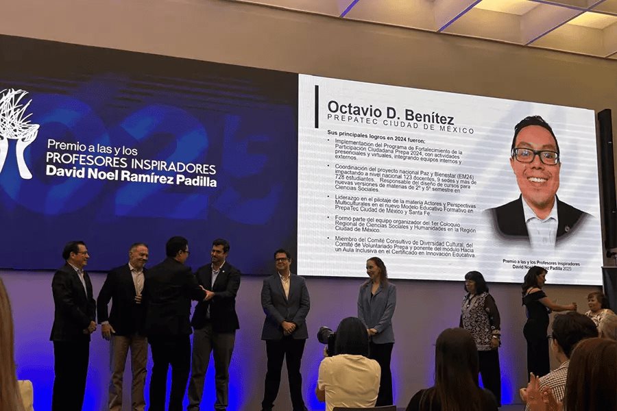 Con deseo de un mundo mejor, gana premio Tec al Profesor Inspirador Con deseo de un mundo mejor, gana premio Tec al Profesor Inspirador