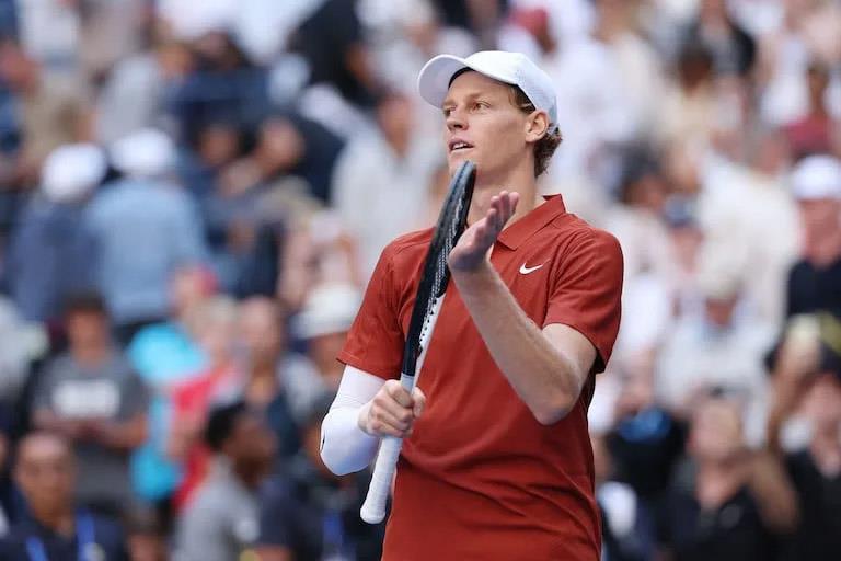 Swiatek y Sinner avanzan a cuartos en EU