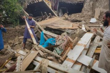 Suman m&aacute;s de 1,100 muertos por sismo en Afganist&aacute;n