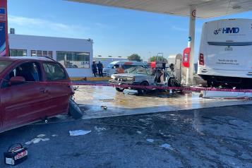 Deja choque múltiple 2 muertos