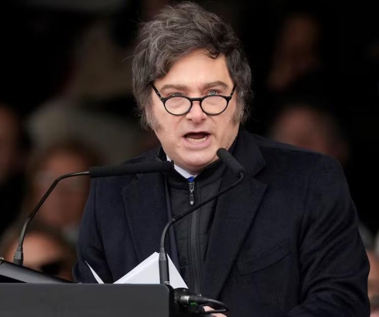 Acusa Milei a periodistas de espionaje ilegal