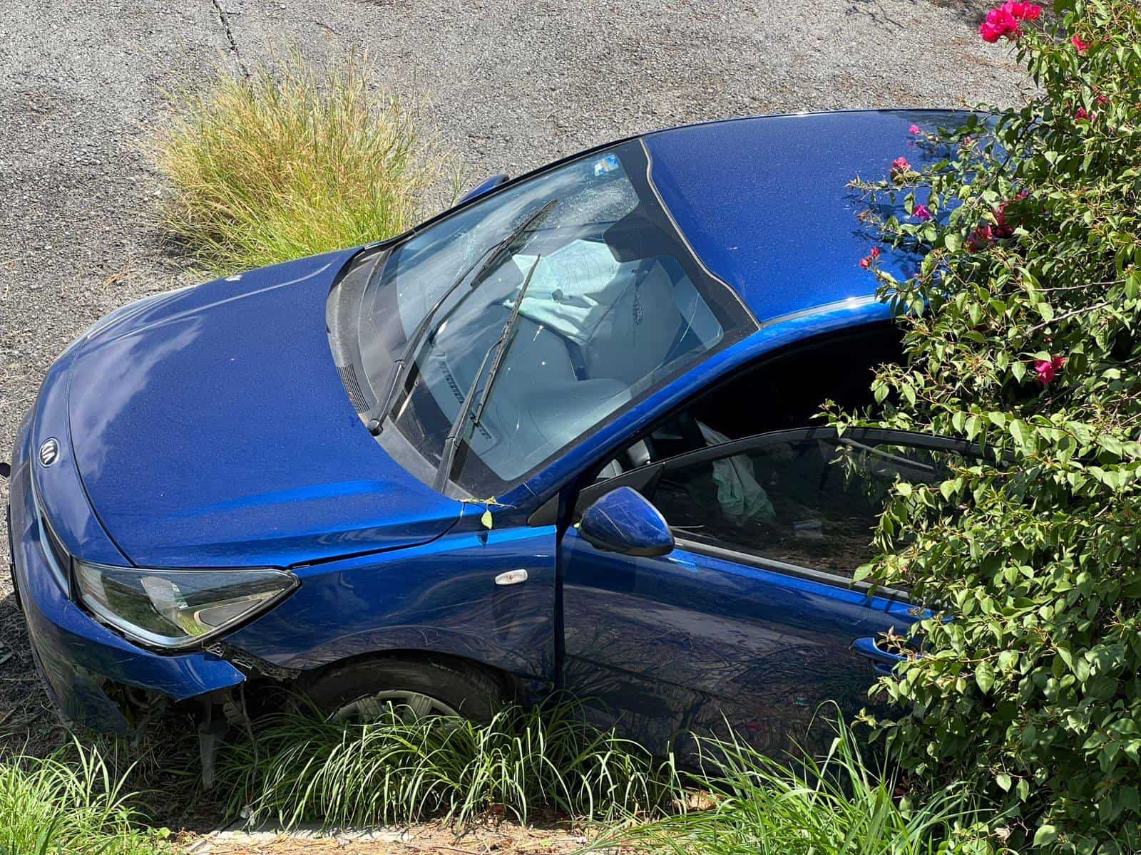 El susto de su vida se llevó el conductor de un automóvil de manufactura coreana, al derrapar en la carretera Monterrey-Reynosa y terminara en un paso a desnivel.