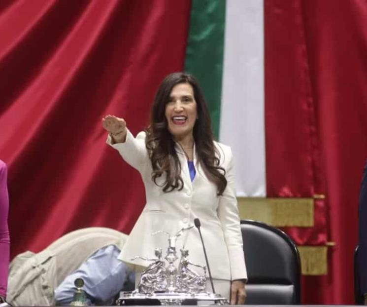 Rinde protesta Kenia López como presidenta de la Cámara de Diputados Rinde protesta Kenia López como presidenta de la Cámara de Diputados
