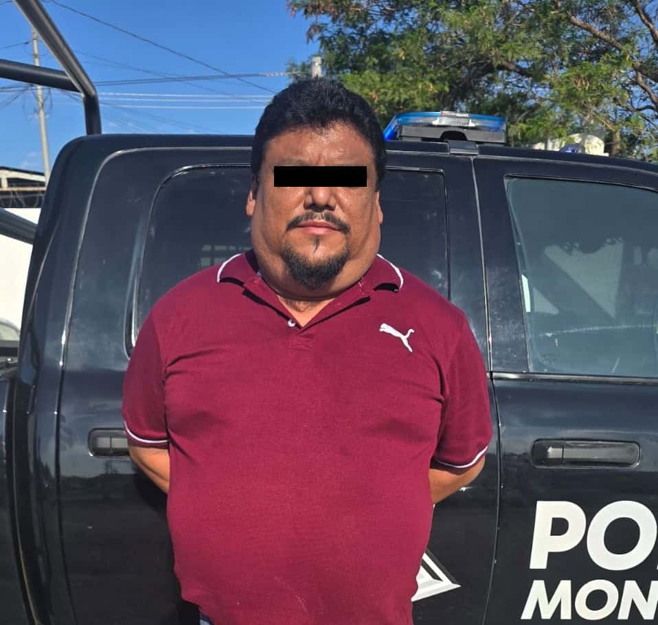 Dos "gestores" que robaron 10 mil pesos a una persona que iba a pagar una multa en el Instituto de Movilidad, fueron arrestados por elementos de la Policía de Monterrey, tras ser denunciados por el afectado.