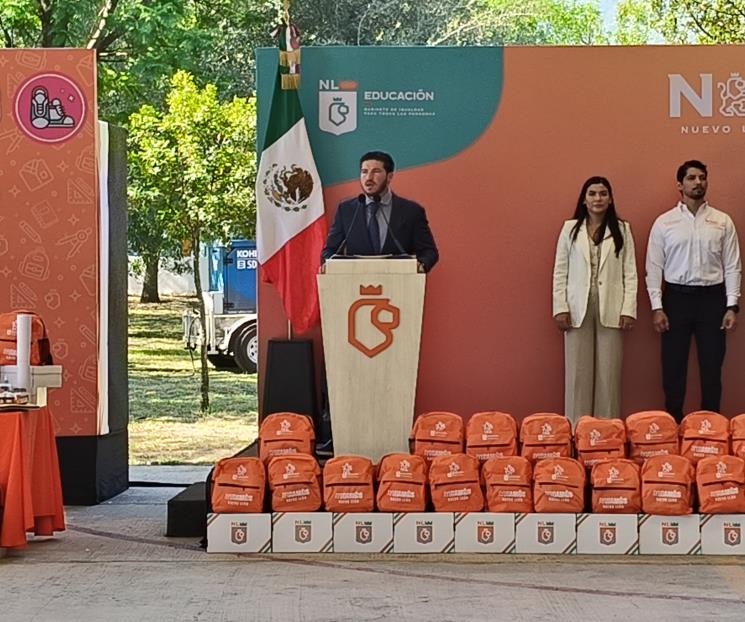 Entrega Samuel kits escolares y ofrece más seguridad Entrega Samuel kits escolares y ofrece más seguridad
