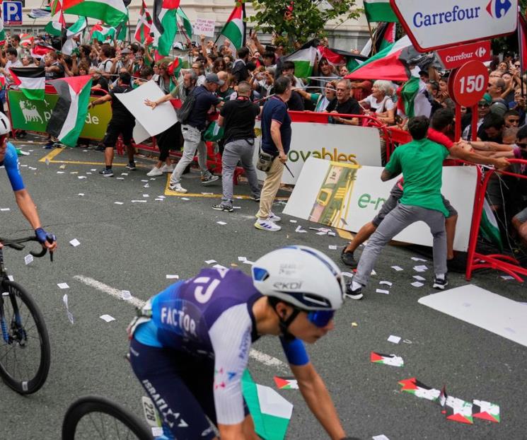 Interrumpen pro Palestina etapa 11 de Vuelta a España