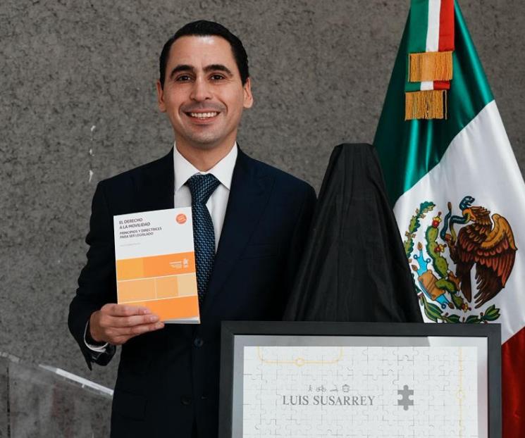 Explora Susarrey con libro el derecho humano al movimiento de masas Explora Susarrey con libro el derecho humano al movimiento de masas