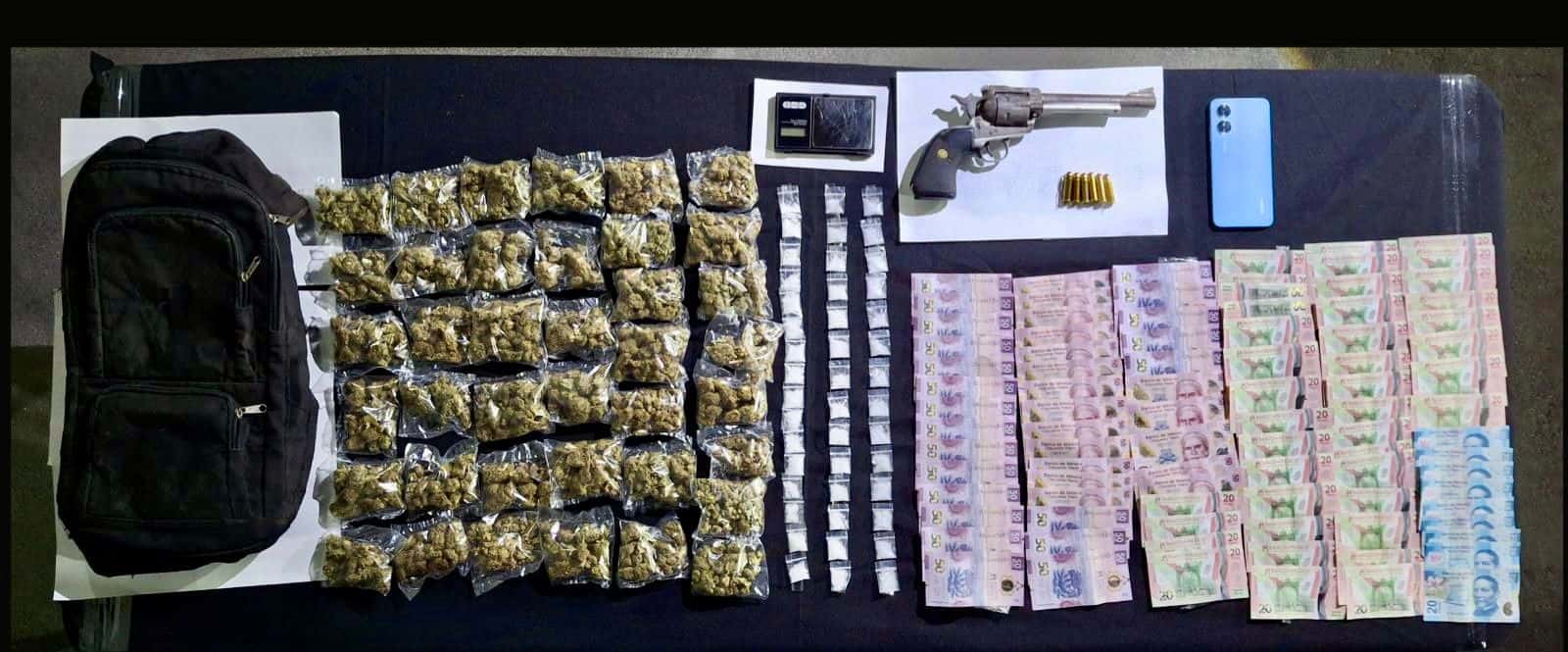 Los elementos del Grupo de Coordinación Metropolitana arrestaron a un hombre considerado como generador de violencia, y a quien le encontraron algunos gramos de droga, la noche del miércoles en el municipio de Escobedo.