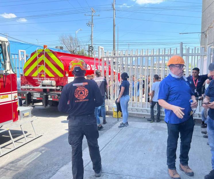 Evacuan a 129 trabajadores por incendio Evacuan a 129 trabajadores por incendio