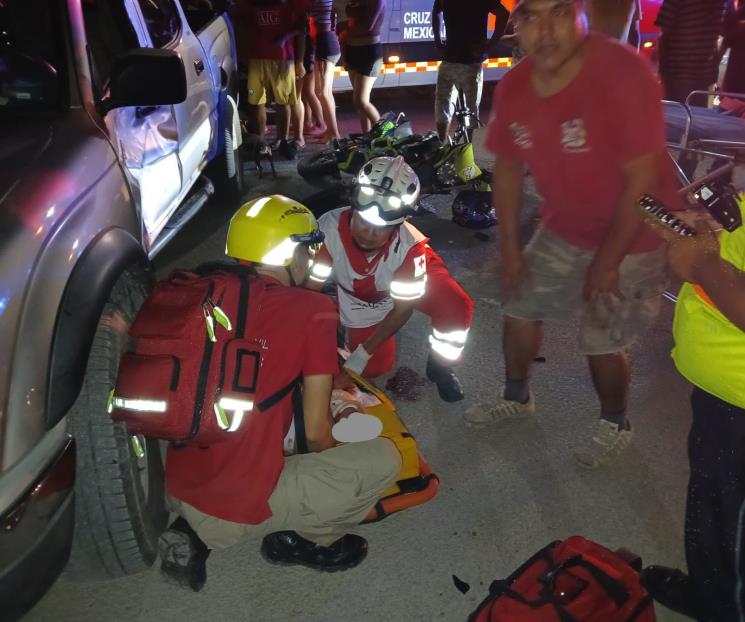 Choca en su moto y sale herido Choca en su moto y sale herido