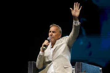 Inspira Kevin Costner a jóvenes mexicanos con charla