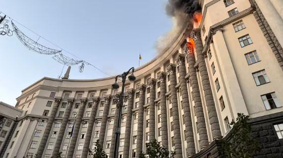 Lanza Rusia el mayor ataque aéreo contra Ucrania en la guerra