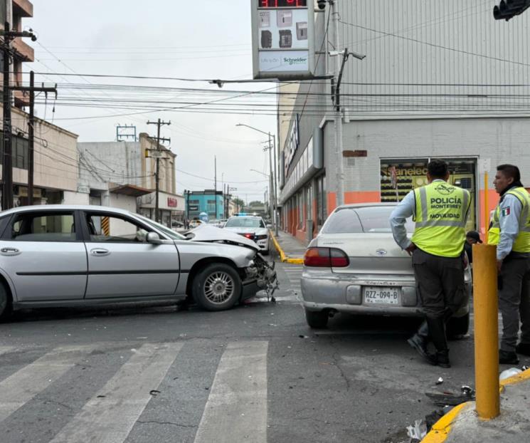 Choque deja cinco lesionados en el centro de Monterrey