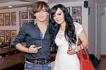 Se alista Maribel Guardia para despedir a su hijo