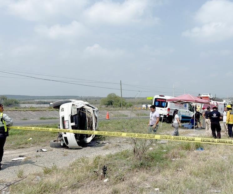 Pierde la vida mujer durante volcadura en Linares
