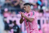 Suspende MLS a Luis Suárez tres partidos tras escupitajo Suspende MLS a Luis Suárez tres partidos tras escupitajo